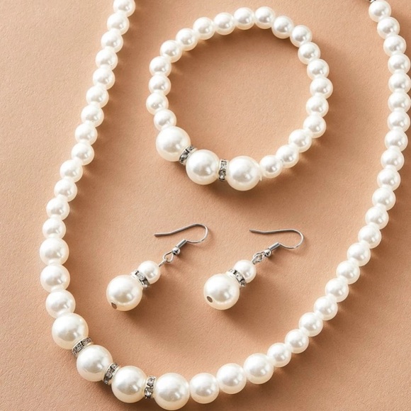 4pc Faux Pearl Set - Picture 2 of 3